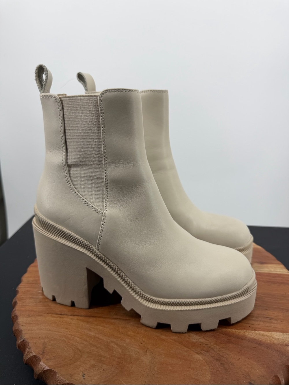 Steve Madden‎ Women’s Roxie Bootie In Bone Leather Size 6.5 lug sole Chelsea